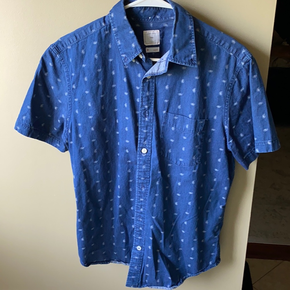 GAP Men’s Denim Short Sleeve Button Down